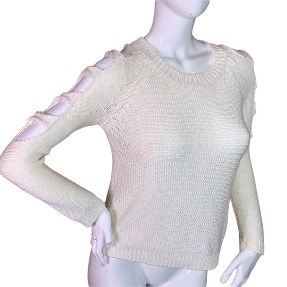 Romeo & Juliette Couture knitted white sweater top cold shoulder sz M stretch md - Picture 3 of 17